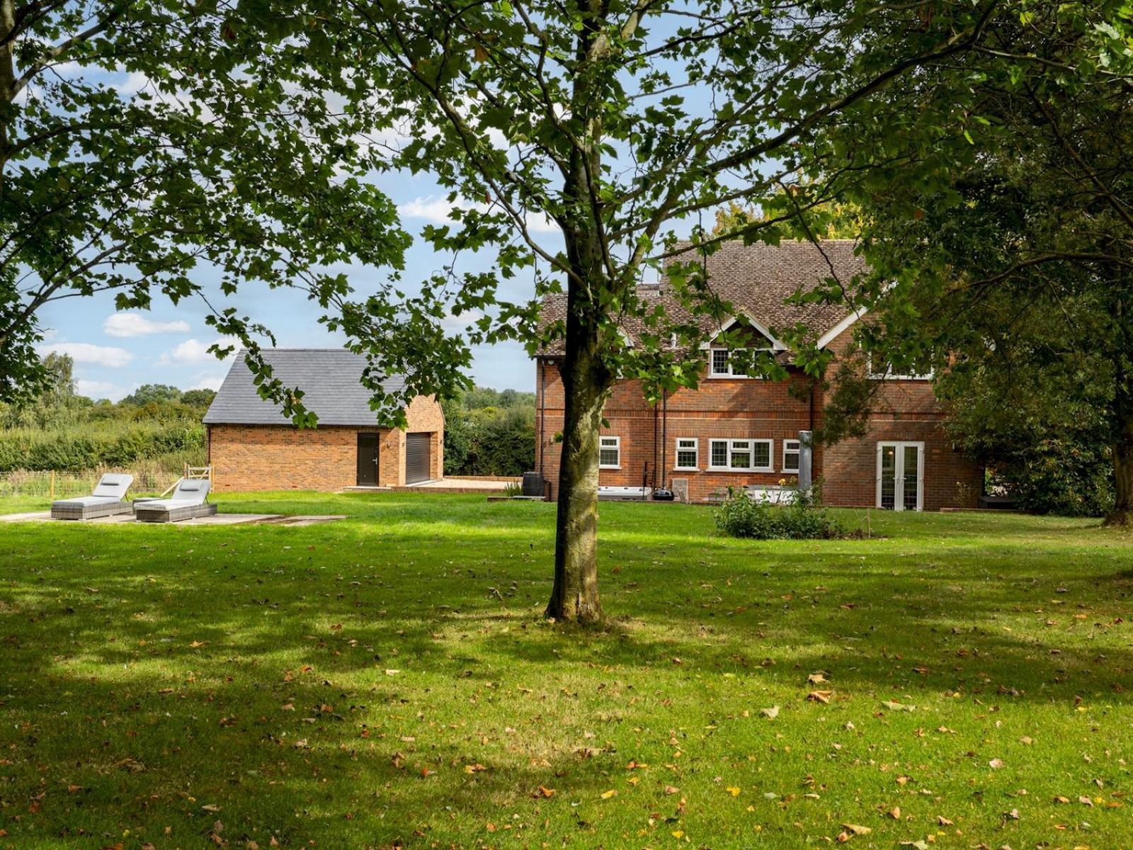 Chilterns Countryside Hideaway With Hot Tub Pass The Keys Villa Princes Risborough Exterior photo